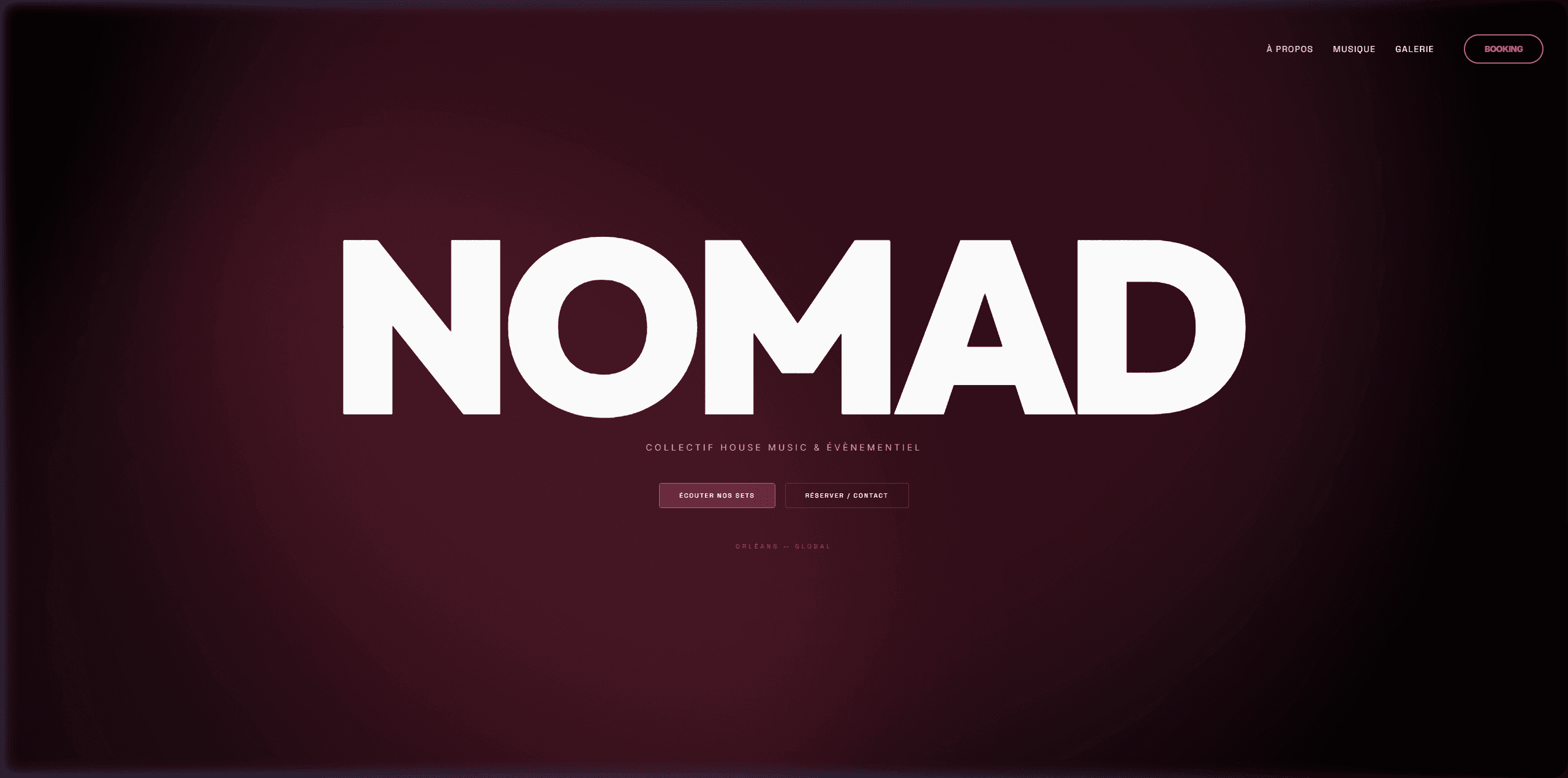 Interface immersive du site NOMAD, ambiance sombre et artistique